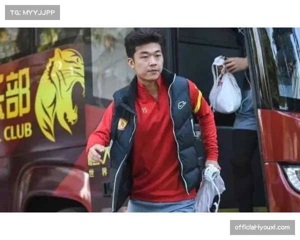 严鼎皓定位球破门 蓉城中场展现脚法 严鼎皓定位球破门 蓉城中场展现脚法